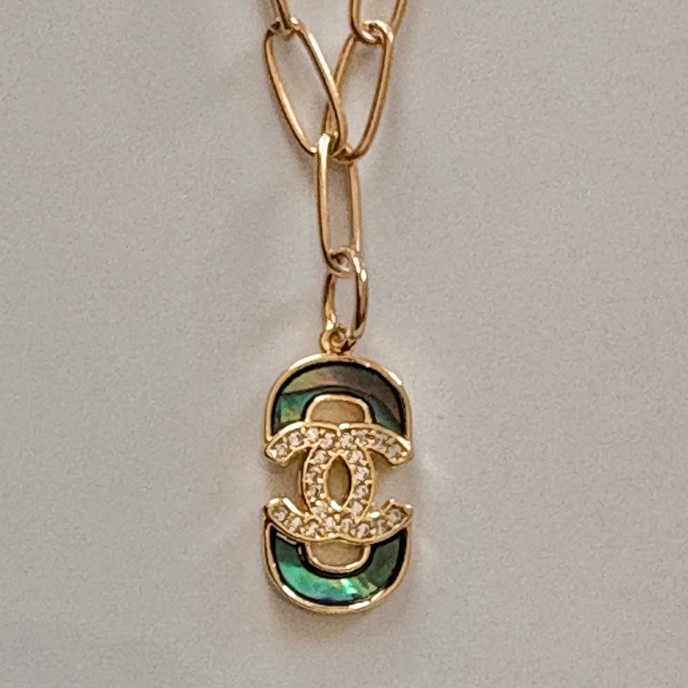 NWOT  Handmade Abalone necklace
